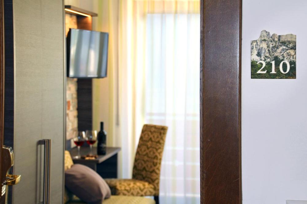 TV a/nebo společenská místnost v ubytování Hotel Tyrol Plose
