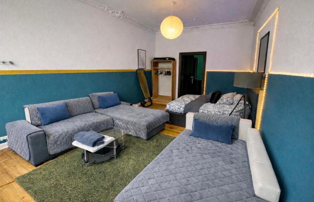 a living room with two couches and a couch at Urban Grand Suite in Berlin