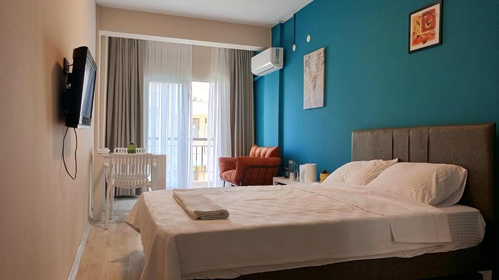 a bedroom with a bed and a blue wall at Lemon Garden in Antalya