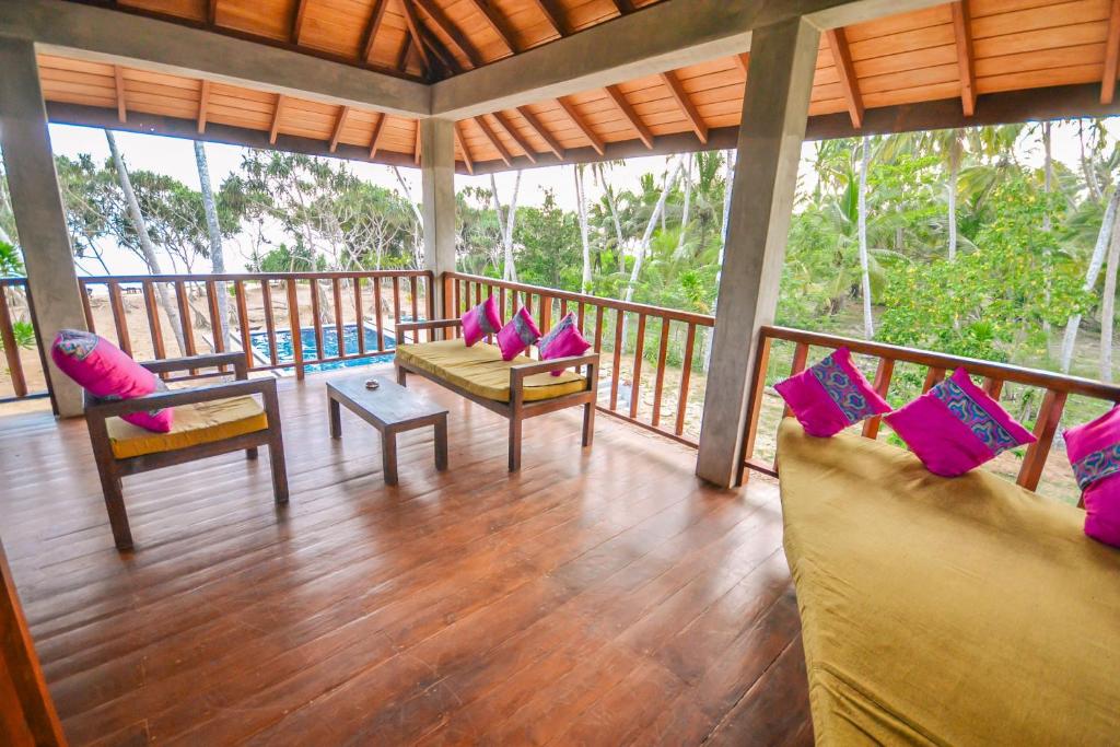 Sanjis The Seaside Cabanas - 15