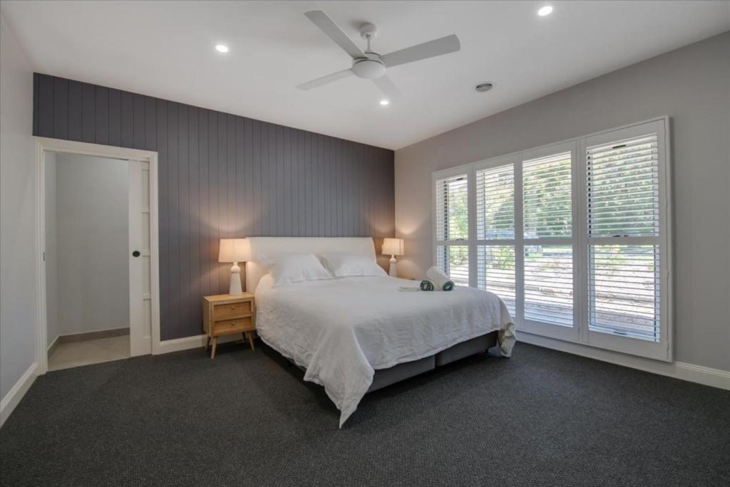 a bedroom with a bed and a window at Wilson's Beach Beauty in Inverloch