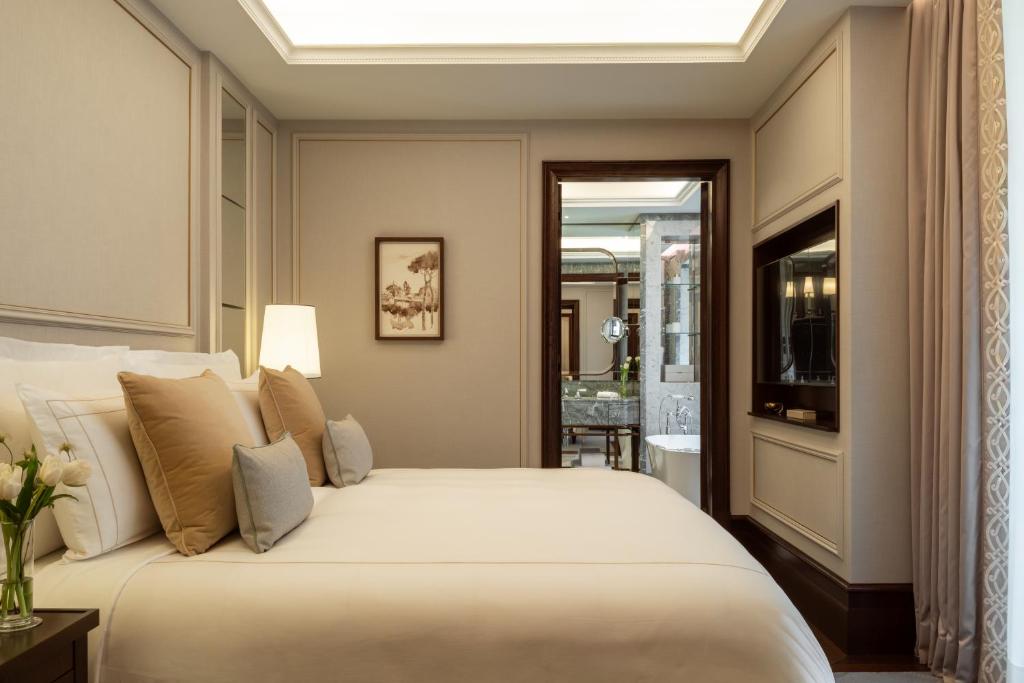 Superior King Suite