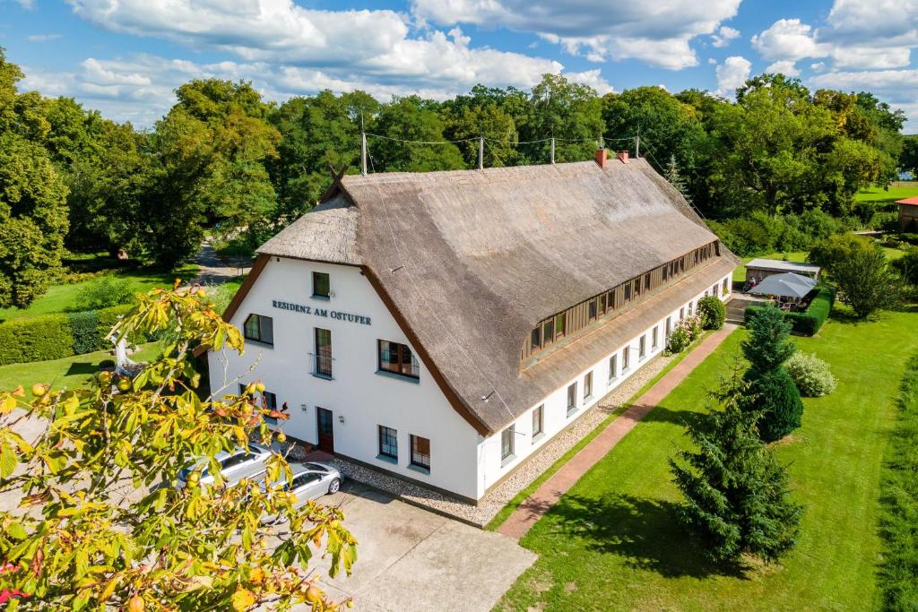 an overhead view of a white barn with a roof at Reetdachhotel - Residenz am Ostufer in Boek