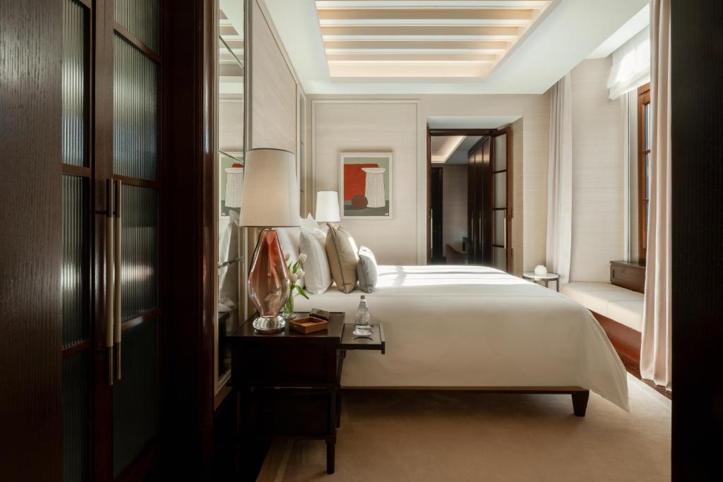 Deluxe King Suite