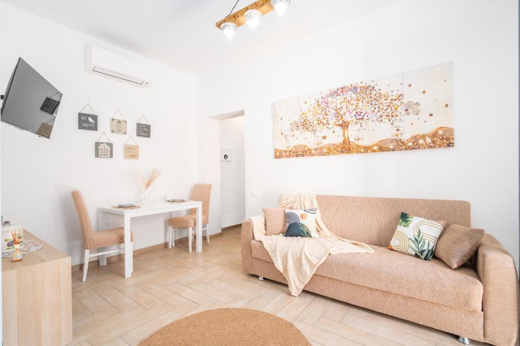 a living room with a couch and a table at New Apartment Piombino wifi parking in Piombino