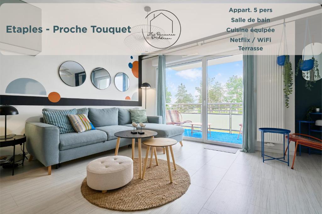 a living room with a couch and a table at La Baie - Terrasse vue Canche, proche Touquet in Étaples