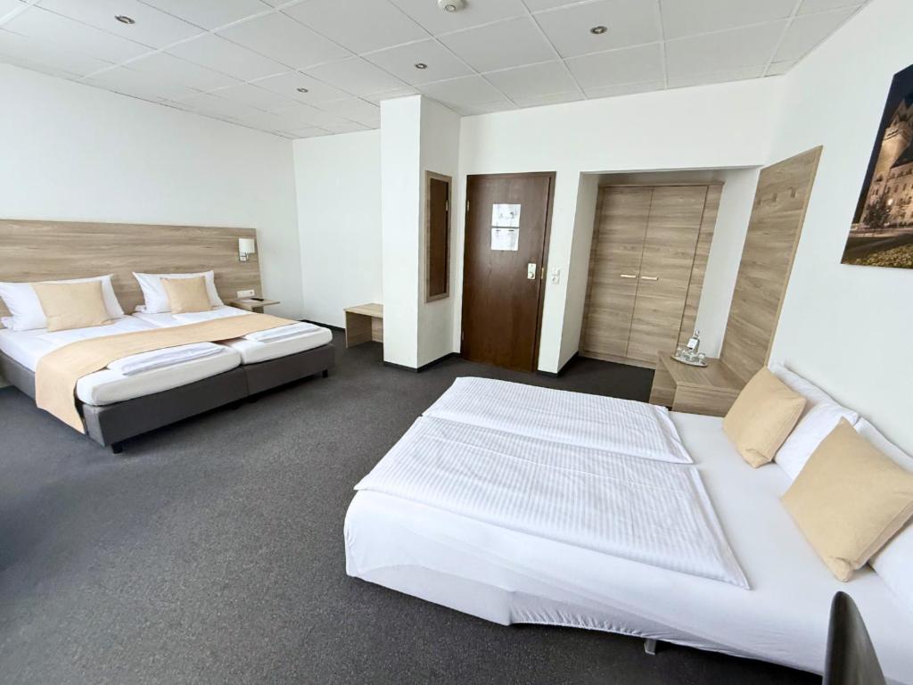 Hotel Hohenstaufen - Quadruple Room