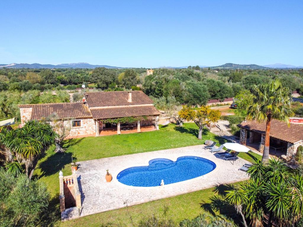 an aerial view of a house with a large swimming pool at Casa Ailen in Islas Baleares