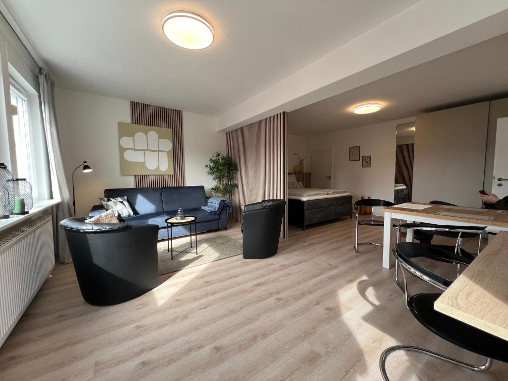 a living room with a blue couch and a table at Marktplatzapartment 3 in Höxter