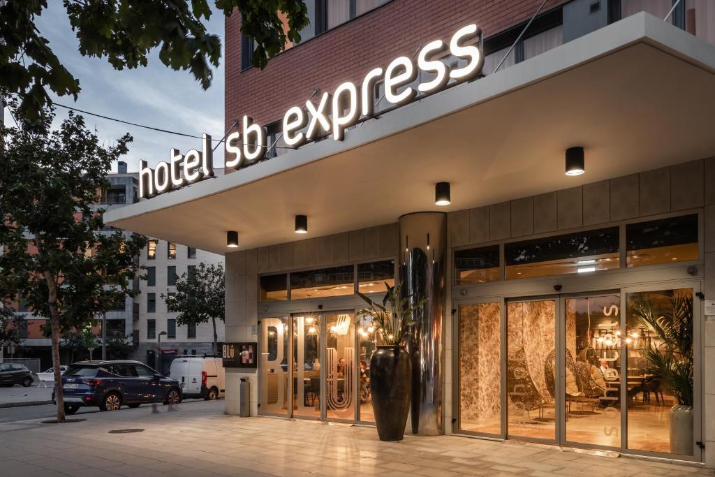 a store front with a sign that reads hotel express at Hotel SB Express Tarragona in Tarragona