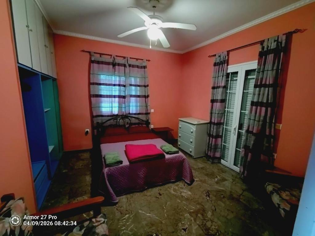 a bedroom with a bed and a ceiling fan at House Lantana 1432 in Pentátion