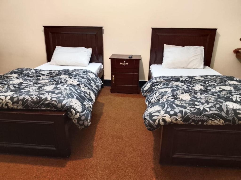Sina Lodges and Guest house - Kleine Tweepersoonskamer Met 2 Aparte Bedden