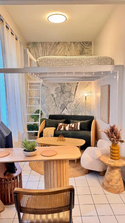 Studio in Paris perfect for a couple or for work