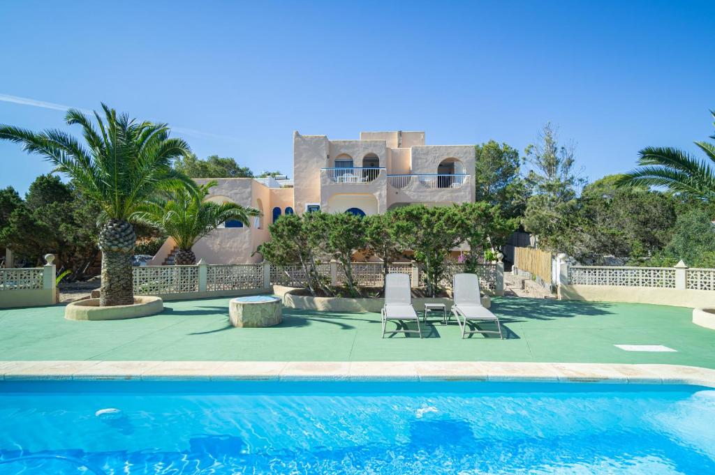 a villa with a swimming pool and a house at Morans-C in Es Pujols