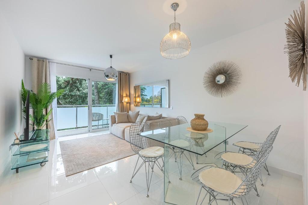 Bright New 2BR apartment 50 m from the beache of Marbella