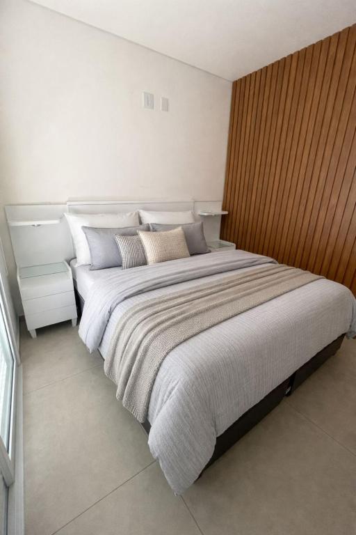 a bedroom with a large bed in a room at Apartamento in Socorro