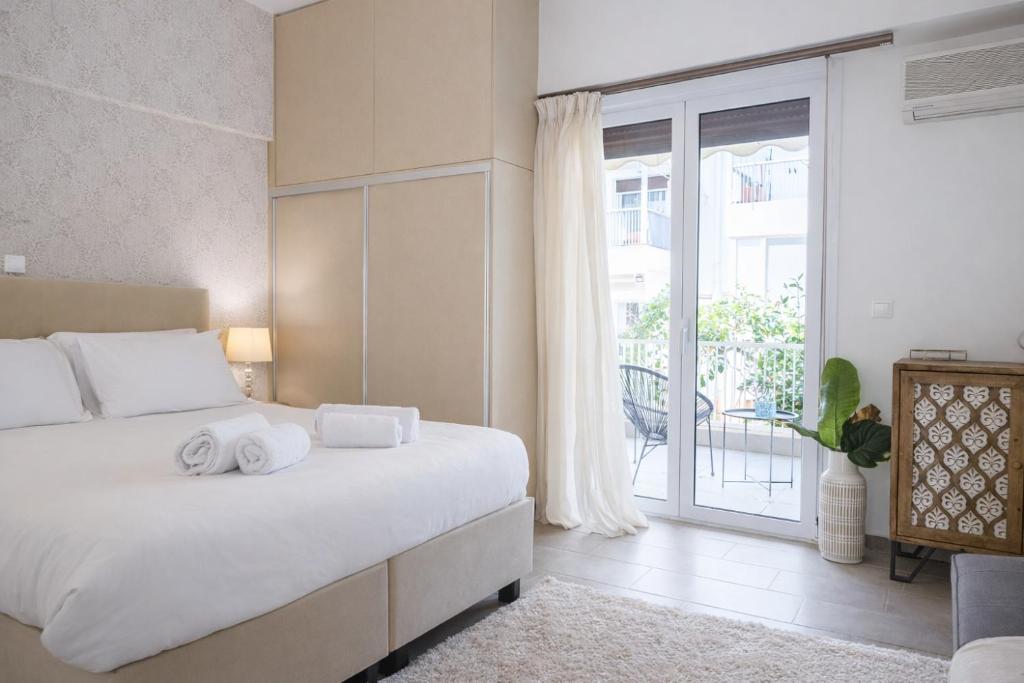 Tropicana Beachside Stay in Vouliagmeni