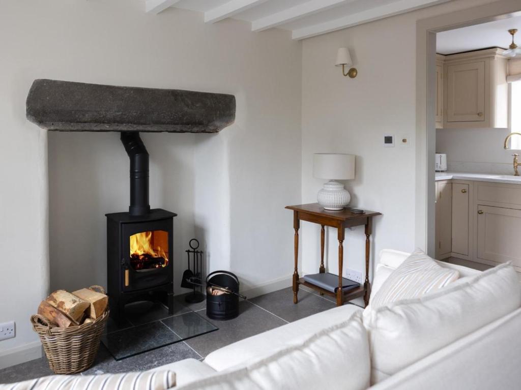 a living room with a white couch and a fireplace at 1 Bed in Sedbergh oc-g0182 in Milnthorpe