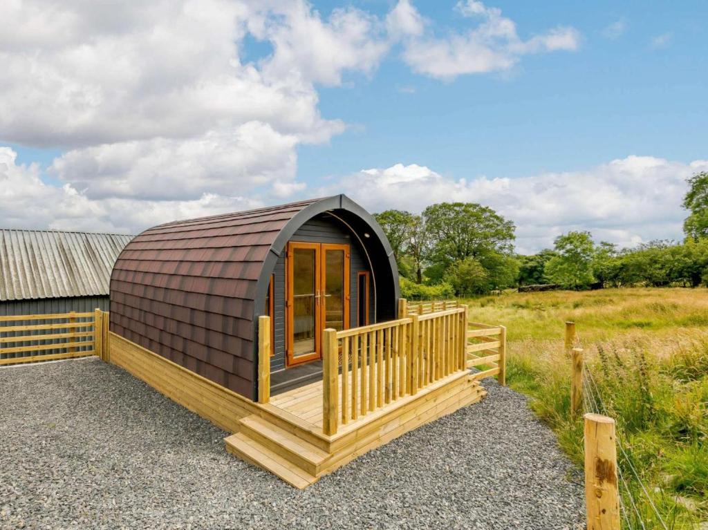 a small cabin with a brown roof at 1 Bed in Coniston oc-88961 in Coniston