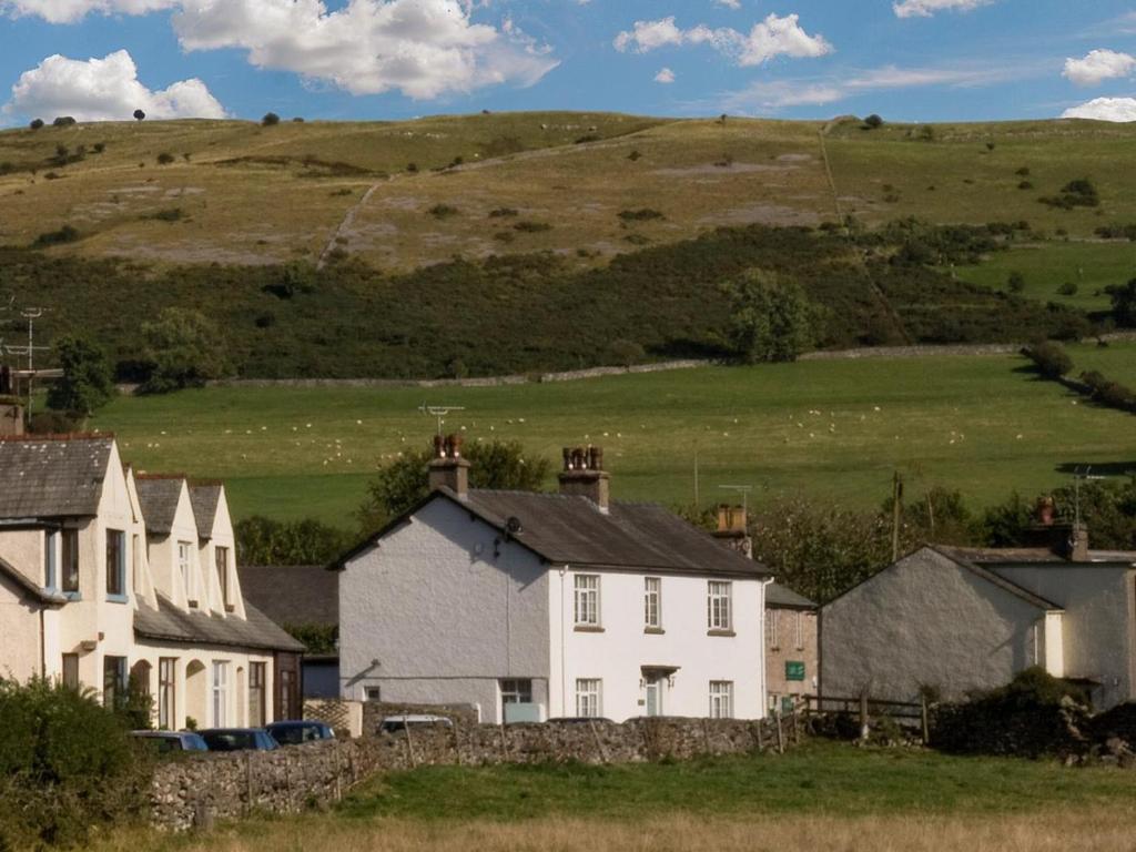 a village with houses and a hill in the background at 2 Bed in Cartmel oc-lcc47 in Cartmel