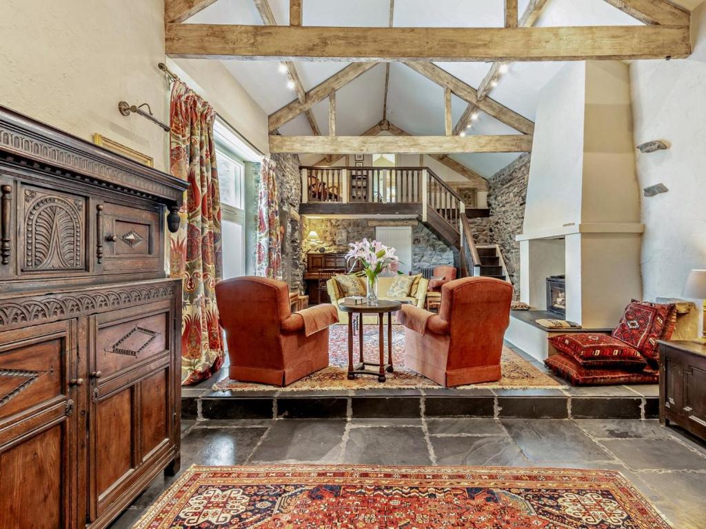 a living room with two chairs and a table at 4 Bed in Kendal oc-sz535 in Kentmere