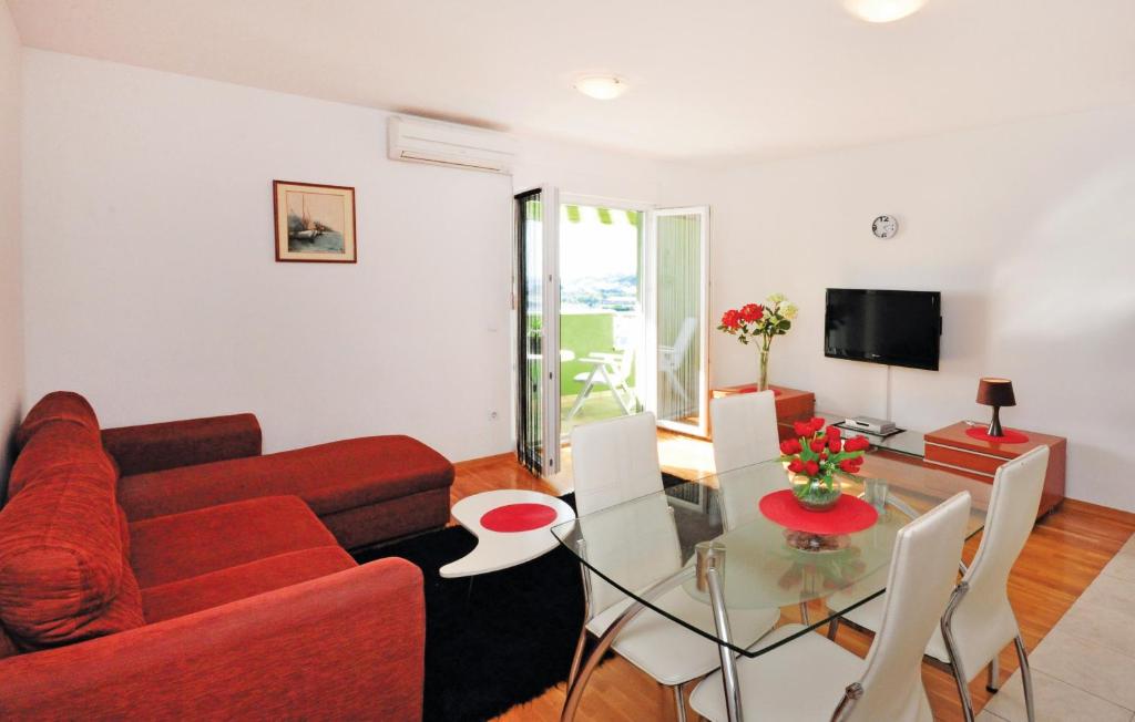 Televízia a/alebo spoločenská miestnosť v ubytovaní Apartments Beverly