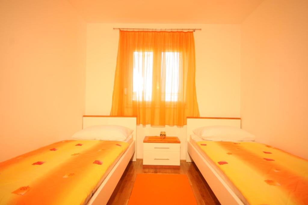 Posteľ alebo postele v izbe v ubytovaní Apartments Beverly
