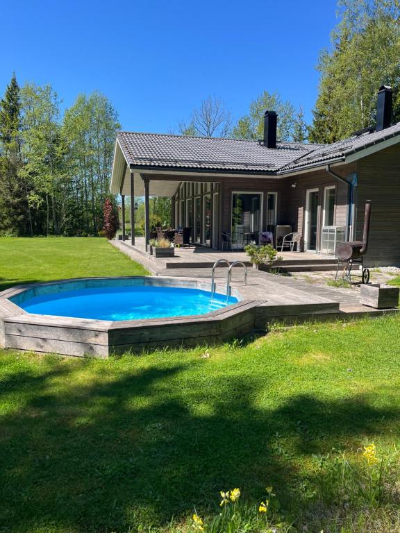 a house with a swimming pool in the yard at Justi Holiday House in Alliklepa