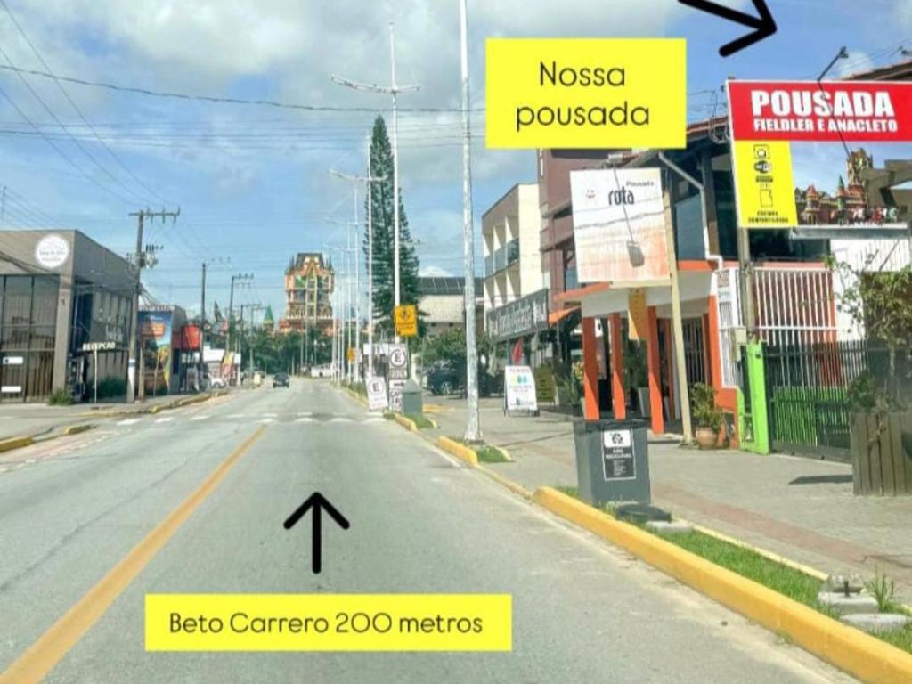 an image of an empty street in a town at Pousada Fielder e Anacleto in Penha