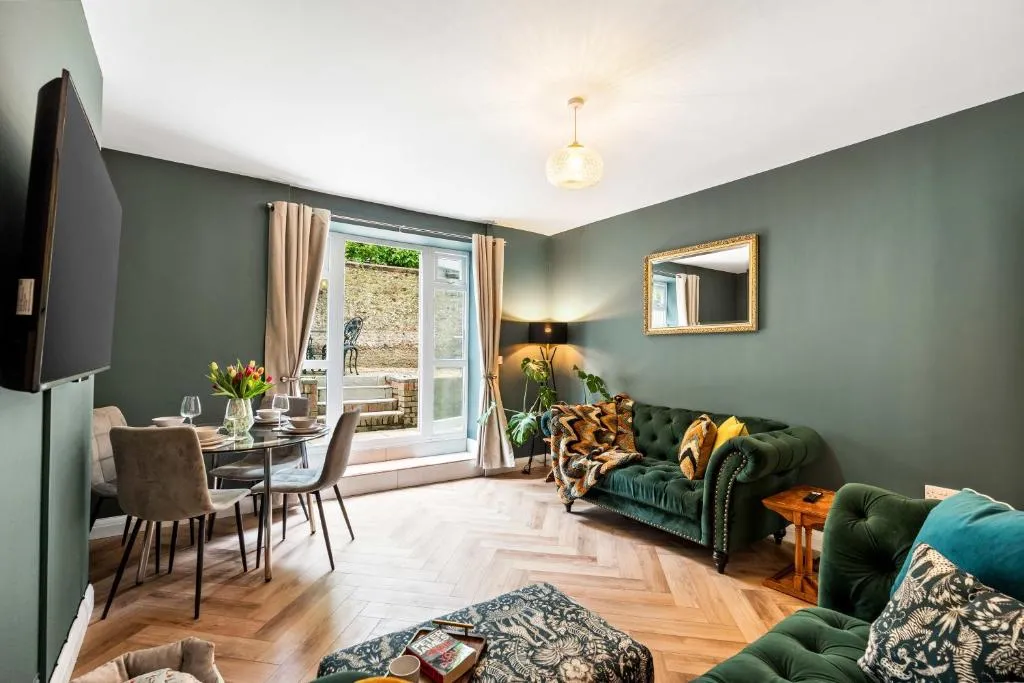 Hove Hideaway Chic 2bed garden flat central Hove