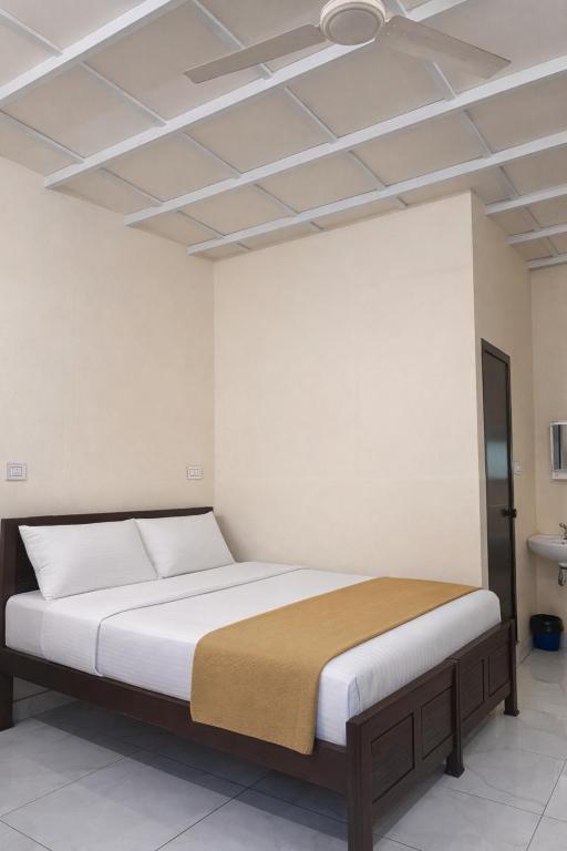 a bed in a room with a ceiling at WAYNEST by SHELTERS in Meppādi
