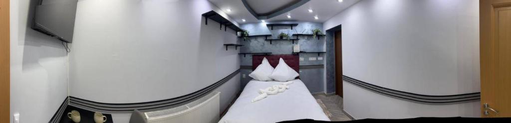 a room with a white dress on a stage at "Augustina" apartment in Topliţa