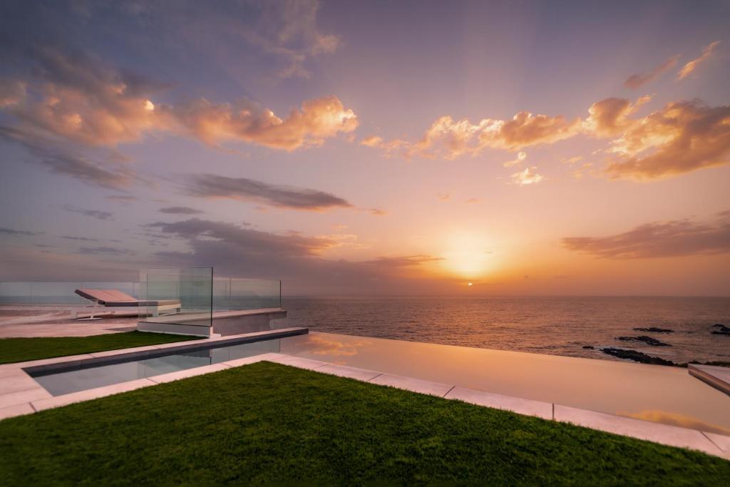 a view of the ocean at sunset from a house at V&C Luxury Village in Breña Baja