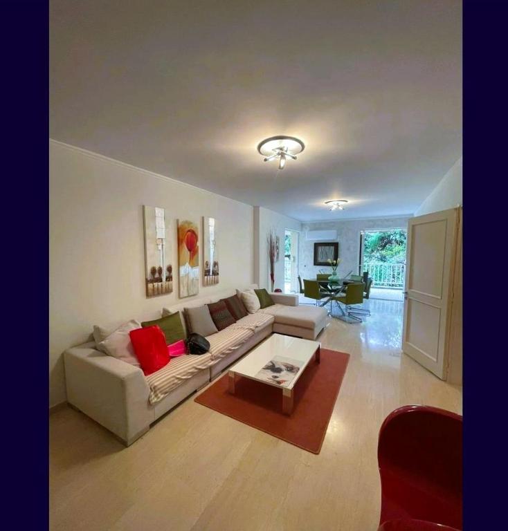 Vouliagmeni Seaside Retreat