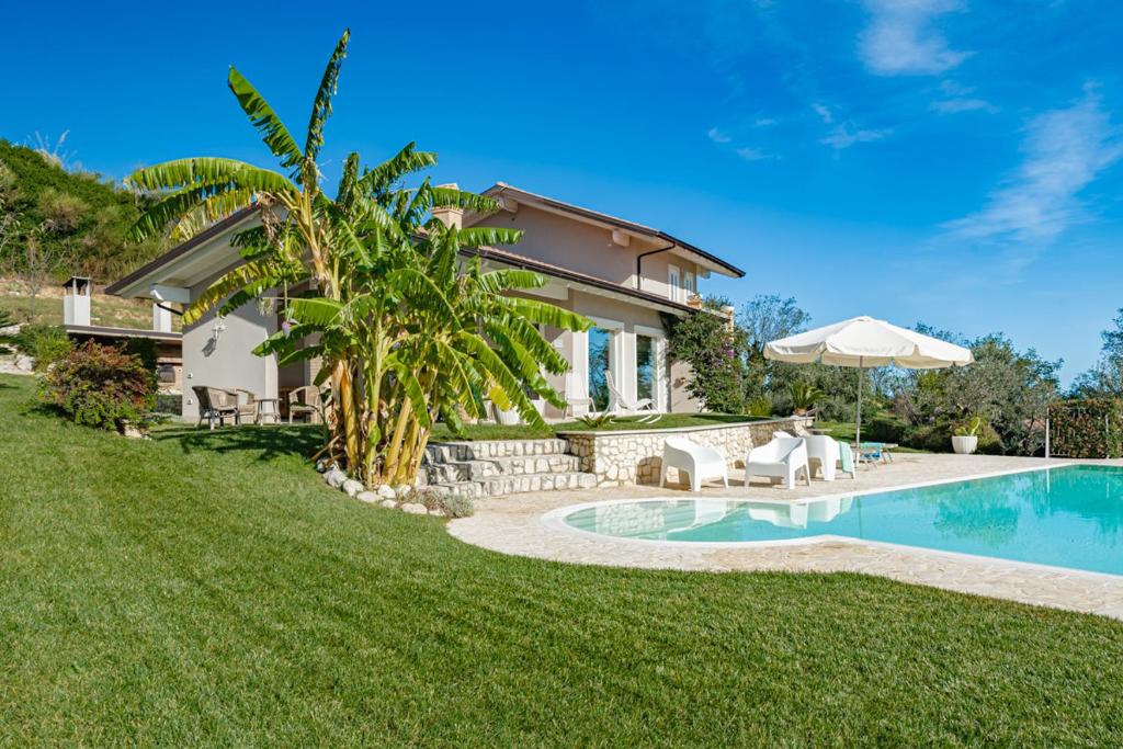 a villa with a swimming pool and a house at Villa dei Gruccioni - YourPlace Abruzzo in Torino di Sangro