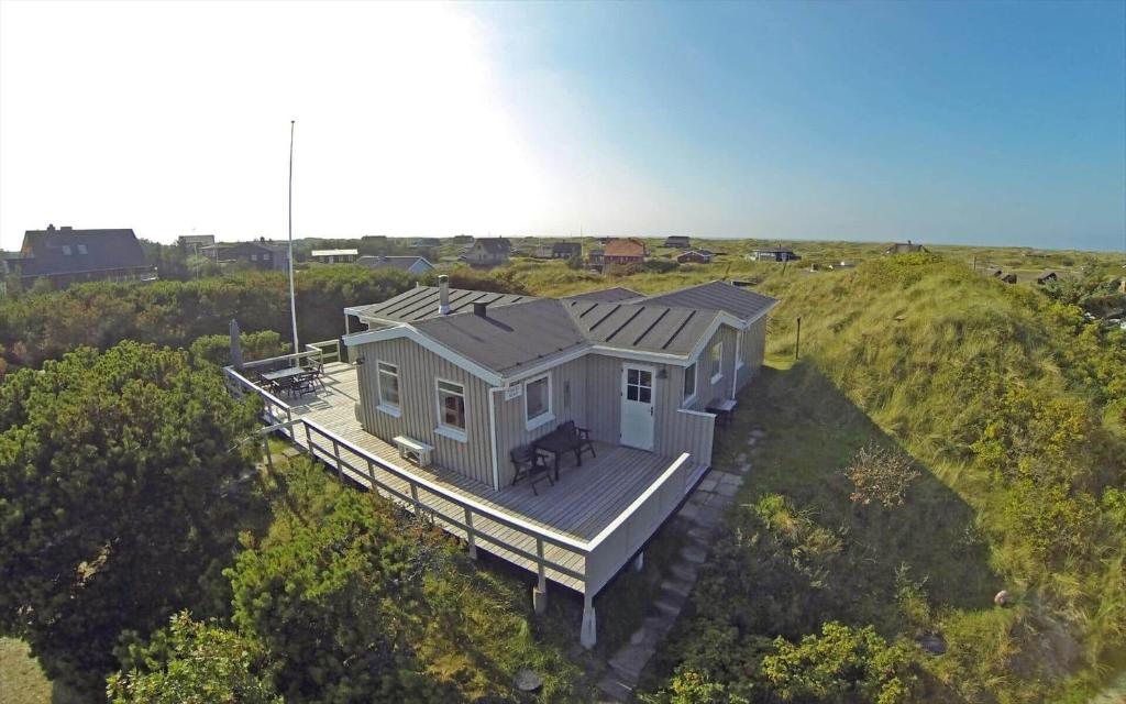 an overhead view of a house on a deck at VE361-Vejers-Strand-Violvej-4 in Vejers Strand