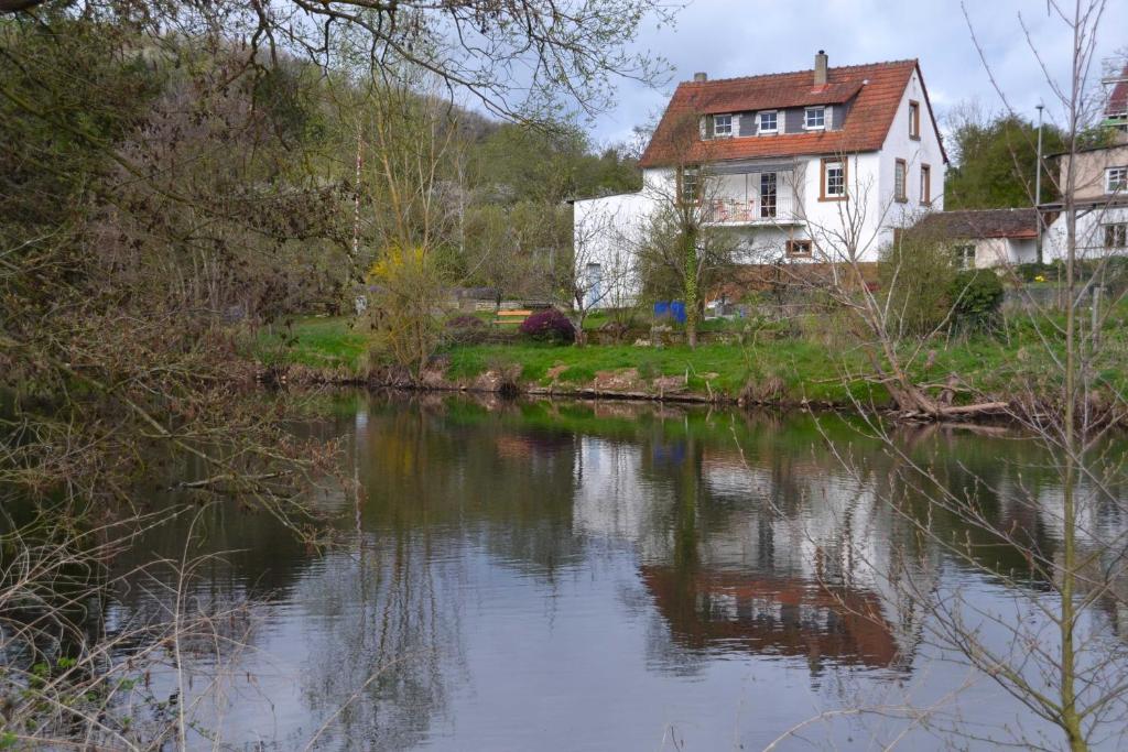 Ferienhaus am Glan, mit Boot und Ufer