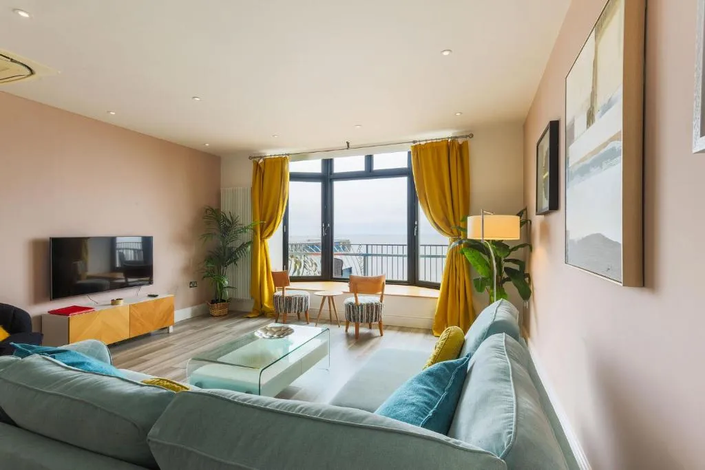 Luxury 1BR Seafront Apartment