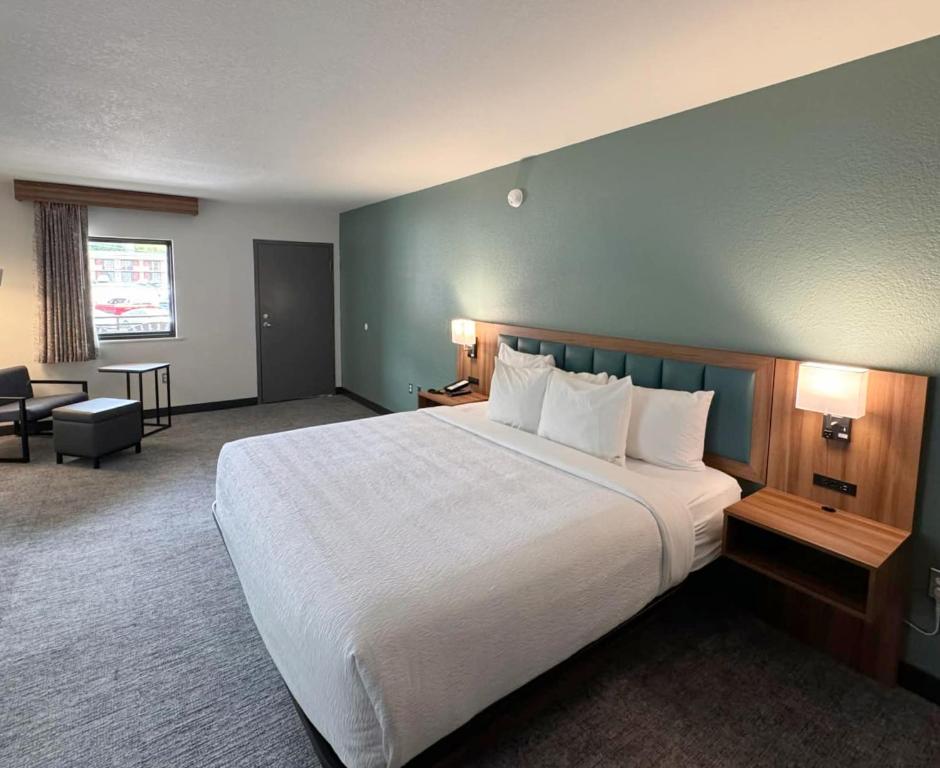 Best Western Johnson's Inn Downtown Gatlinburg photo
