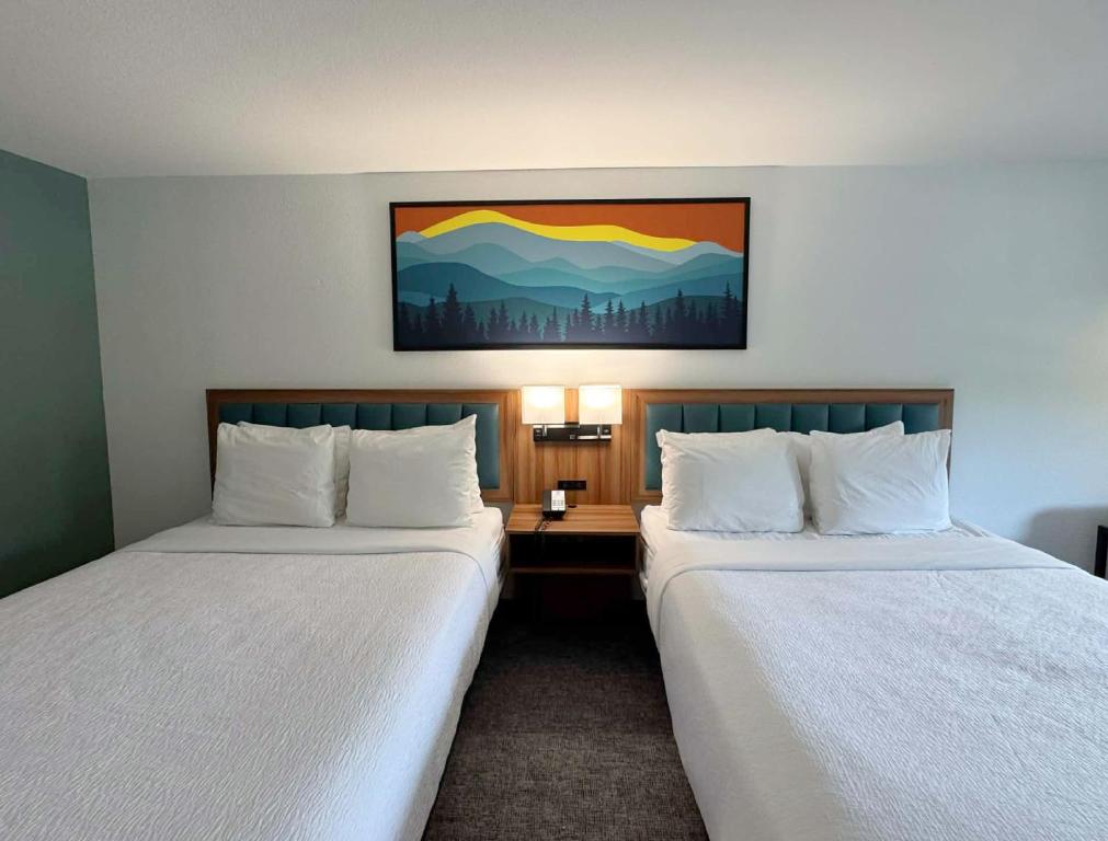 Best Western Johnson's Inn Downtown Gatlinburg photo