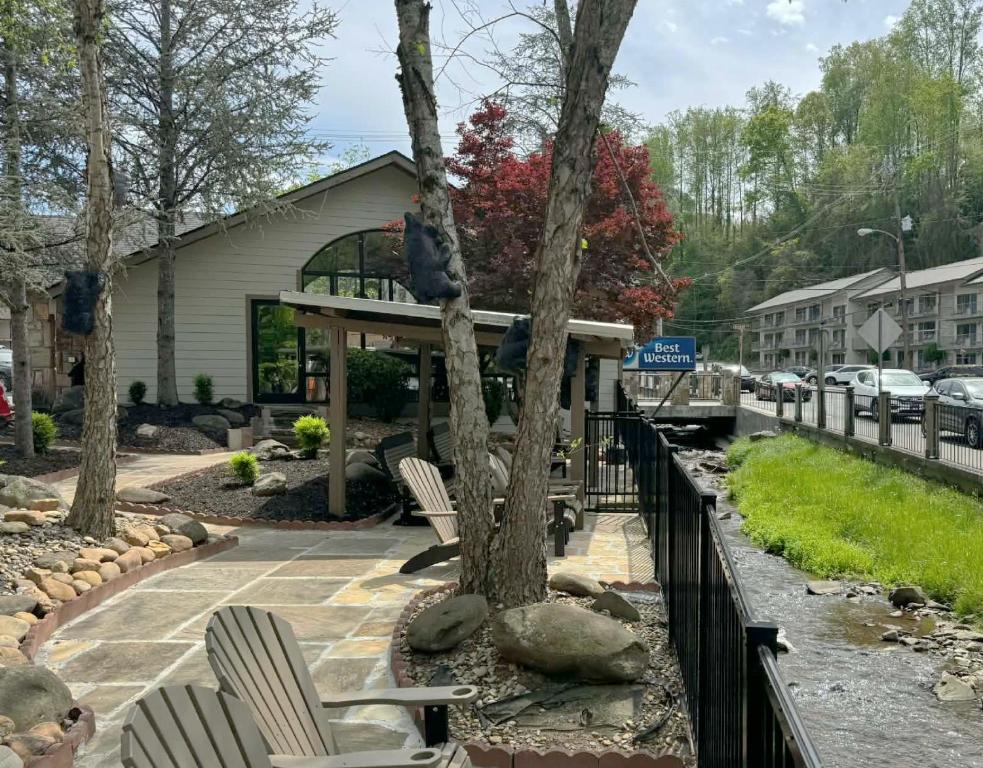 Best Western Johnson's Inn Downtown Gatlinburg photo