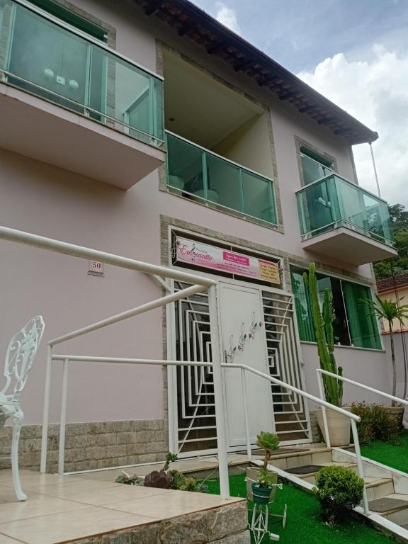a building with a staircase and a balcony at Pousada Em-Cantto in Conservatória