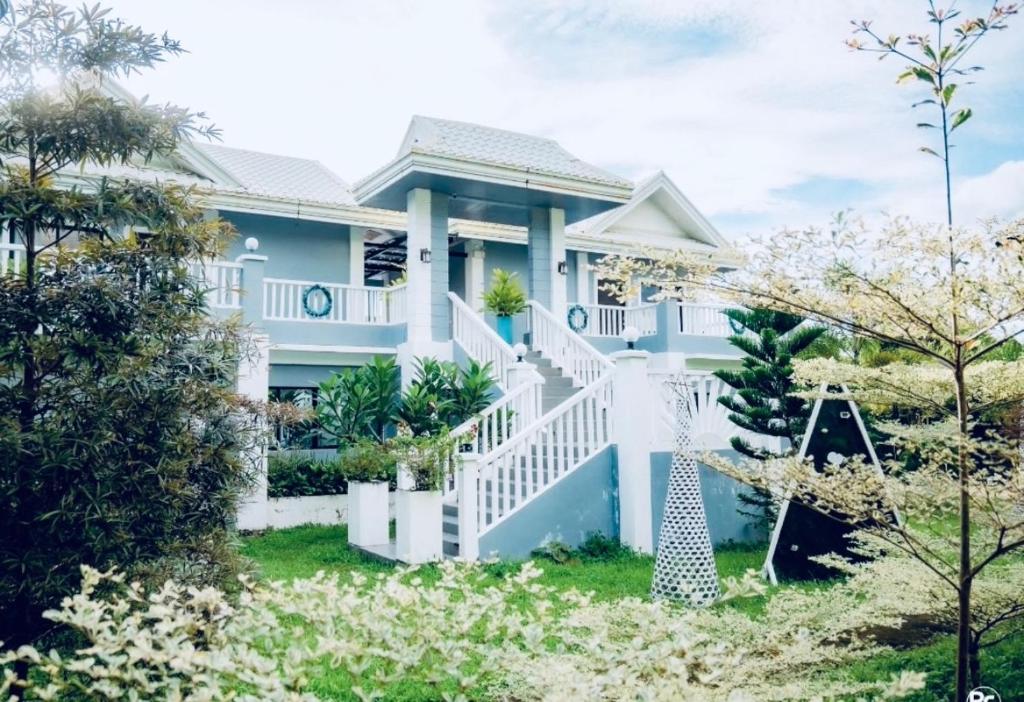 a blue house with a playground in front of it at Virmuda Villa Rental in Po-oc