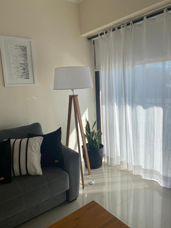 Alberti 854- departamento céntrico con cochera y balcón