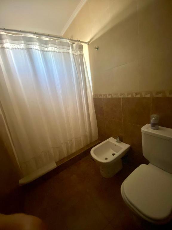 Alberti 854- departamento céntrico con cochera y balcón