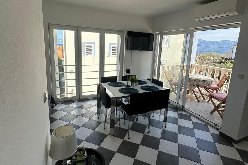 Apartments by the sea Mirca, Brac - 24865