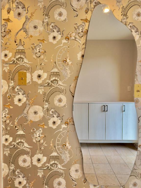 a hallway with a wall with a wallpaper with monkeys at 民宿 浪漫 in Fujikawaguchiko
