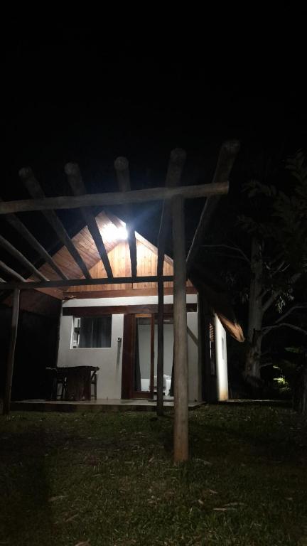 a light shines on the roof of a house at night at Chalé aconchego sfx in São José dos Campos