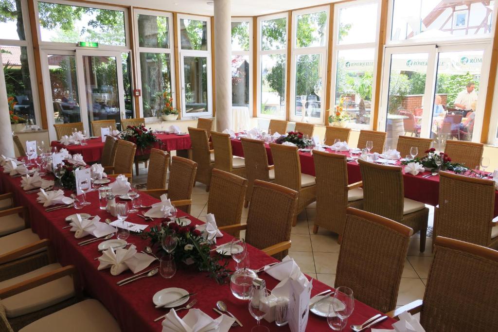 Restaurace v ubytování Hotel Restaurant Böck "Roter Hahn"