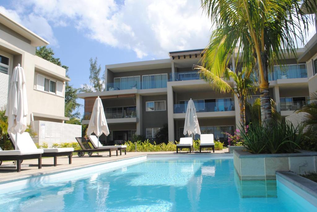 Bazén v ubytování L'Escale 3 bedrooms Sea View and Beachfront Suite by Dream Escapes nebo v jeho okolí